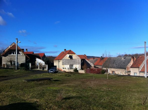 Lidická 342 252 68 Středokluky Znalecká doložka: Znalecký posudek jsem podal jako znalec jmenovaný rozhodnutím Krajského soudu v Praze ze dne 4.března 1994 pod č.j. Spr 4086/93 pro základní obor ekonomika, odvětví ceny a odhady se specializací nemovitosti.