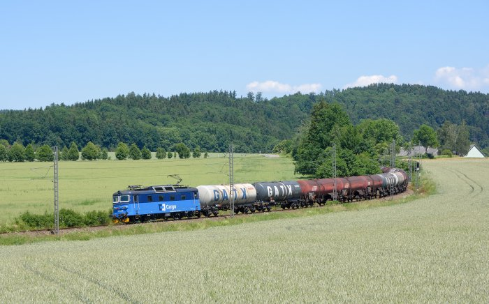 MAGAZÍN FOTOGALERIE LOKOMOTIVY.NET Nahoře: Mirelové dvojče "Kocourů" 742.075 + 742.