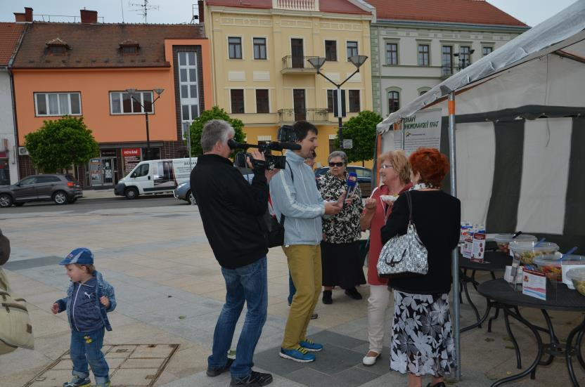 Tuto aktivitu vždy předcházela naše prezentace na vybraných náměstí s možností zábavného vyžití a seznámení