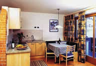 Apartmány typu BILO-2/3 (32 m 2 ) ložnice s manželskou postelí, obývací pokoj s kuchyňským koutem a rozkládacím gaučem na 1lůžko, a BILO-4 (36 m 2 ) jako BILO- 2/3, ale s rozkládacím gaučem na 2lůžko.