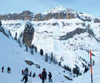 Dolomit v blízkosti nejvyšší hory tohoto pohoří marmolady (3.342 m). Z jejího vrcholu vede vůbec nejdelší sjezdovka v oblasti, 12 km dlouhá Bellunese.