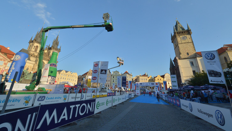 ZÁKLADNÍ FAKTA Název: O 2 Grand Prix Praha Titulární partner: O 2 Pořadí: 18. ročník Datum: 7. září 2013 adidas Běh pro ženy 5 km: Čas: 18:00 hod Start / Cíl: ul.