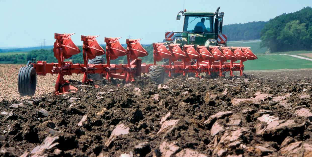 Více pracovních záběrů 14, 16 a 18" U pluhů s non-stop jištěním i jištěním trhacími šrouby lze změnit pracovní záběr na 14, 16 nebo 18 jednoduchým přestavením