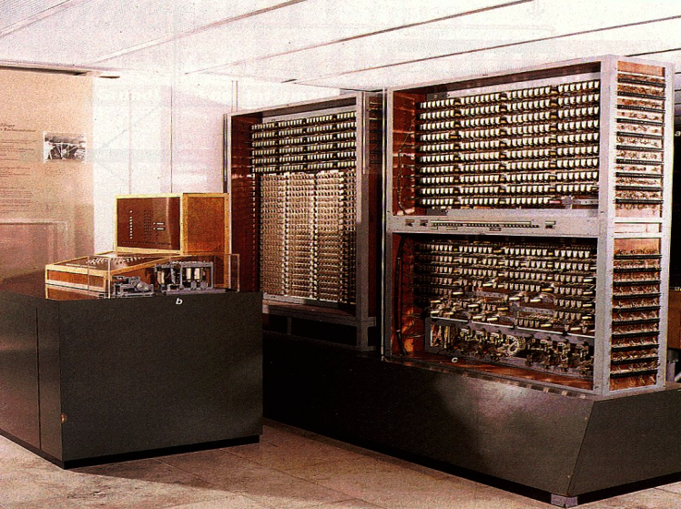 Generace: VLSI: 1980 - Nultá generace (mechanické části, relé, desítky operací/s) 1936 -- Turingův stroj (teoretický model), Alan Turing 1937 -- dvojková, digitální