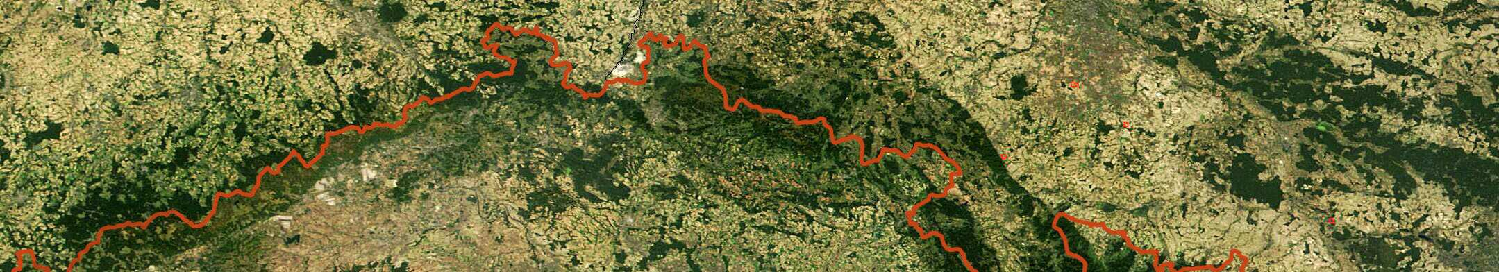 5 geografskega gledišča Češka leži na meji dveh gorskih verig. Na zahodnem in osrednjem delu republike prevladuje sredogorje (Česká vysočina), z najvišjo točko z 1602 m.n.v (gora Snežka).