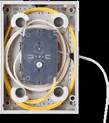 657 a,b Lockable door Break-out side plate from each side Wall-mounted Easy assembly Placement of optical fiber reserve, length 4 m The reel for cable reserves CZ Optický rozvaděč SOP 12 (24) je