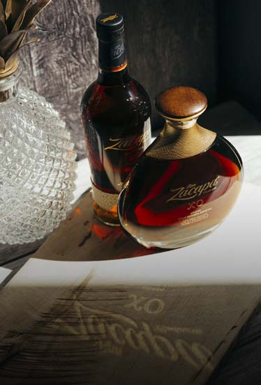 Ron Zacapa Centenario 15 99,- Ron Zacapa Centenario 23 120,- Ron Zacapa Centenario Edición Negra 23 190,- Ron Zacapa Centenario XO 250,- Zacapa Reserva Limitada 2015 250,- Byla vytvořena pod pečlivým