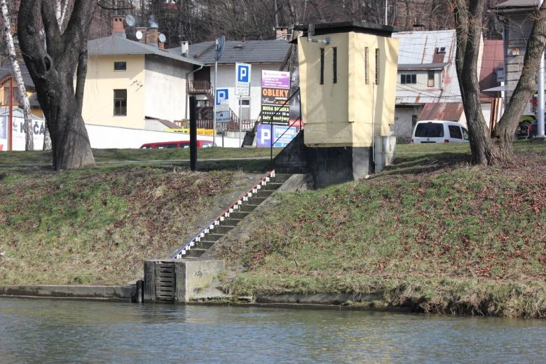 Obr. 10 Ř. km 37.500 limnigrafická stanice při pravém břehu na polské straně 3.