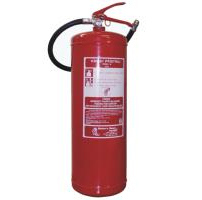Vodní hasicí přístroj: - vhodný k hašení pevných látek - nevhodný k hašení hořlavých kapalin - nesmí se použít k
