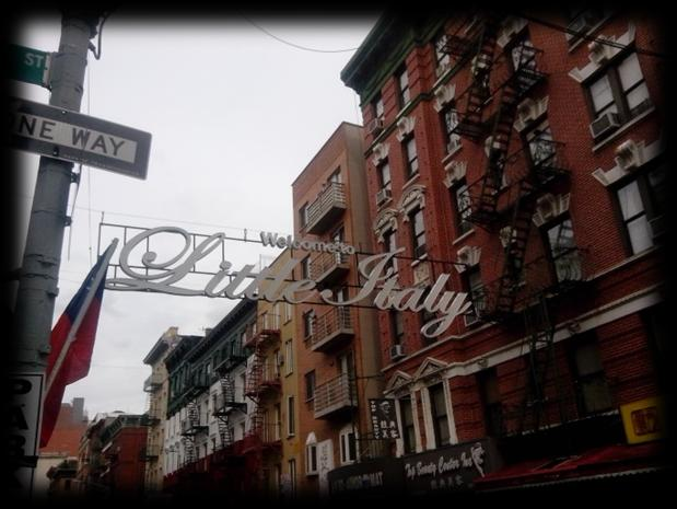 deň New York Tretí deň v NY sme začali prehliadkou známych, pekných, či menej pekných štvrtí akými sú SOHO, China Town a Little Italy.