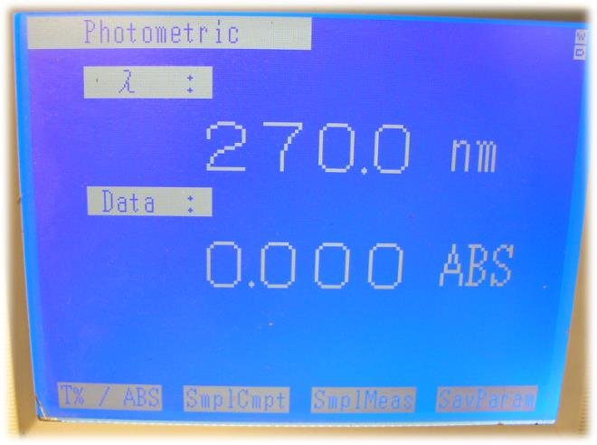 maximum. Vyberte proto vhodnou vlnovou délku tak, aby absorbance roztoku c 1 byla v rozmezí 1 1,2. Tuto vlnovou délku si poznamenejte. 7.