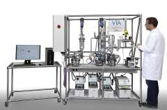 řádech kilogramů optimalizaci probíhajících výrobních procesů Protože tělo odparky je vyrobeno ze skla, lze během destilace vizuálně sledovat chování produktu.