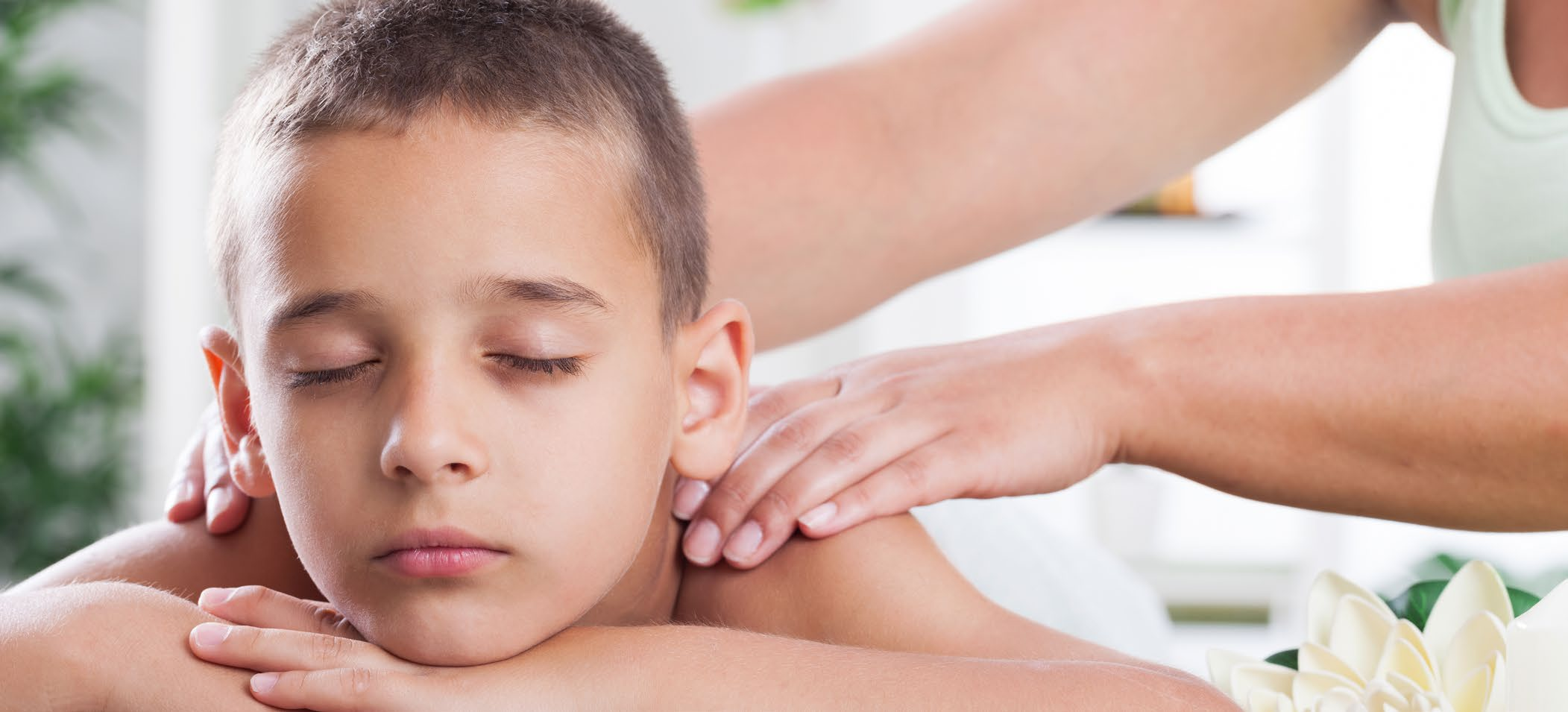 7 DĚTSKÉ MASÁŽE 1 Dětská masáž Při tomto jemném ošetření se mohou děti nechat hýčkat podobně jako dospělí. 25 min.