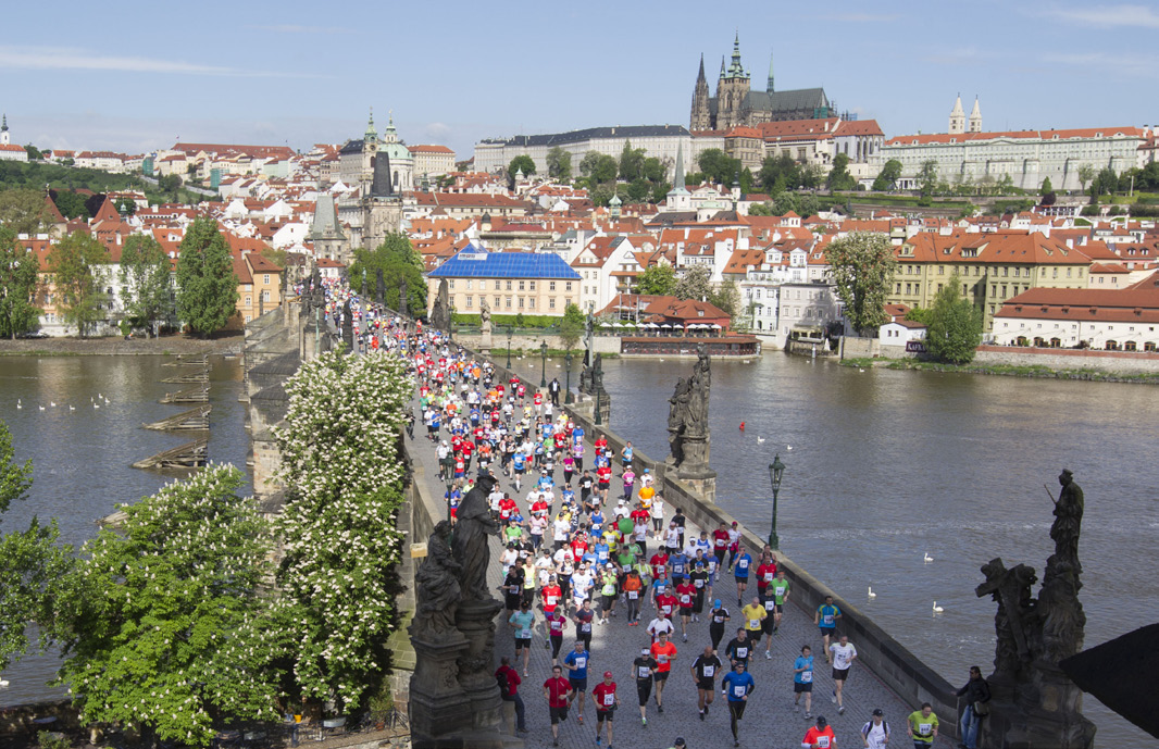 Běh vždy spojí běžce z celého světa všech věkových kategorií. Právě teď máte tu největší příležitost dosáhnout svých cílů. Společnost SPORTISIMO je největším prodejcem sportovního vybavení.