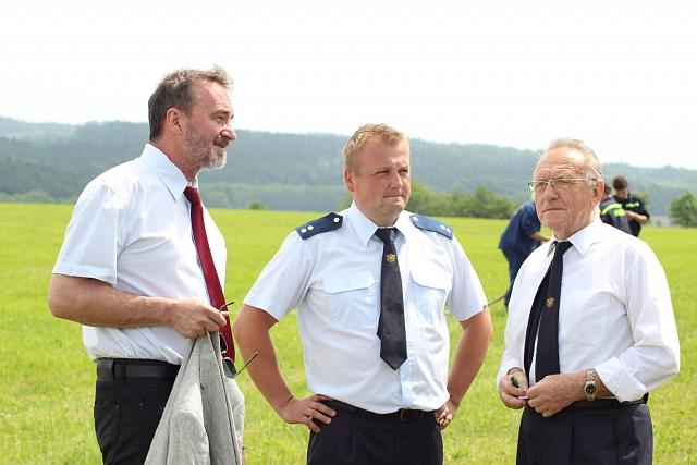 Spolu se svým asistentem Miroslavem Hofmannem navštívili také místní Základní školu a Mateřskou školu a hasičskou zbrojnici.