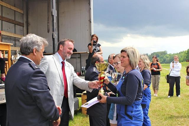 potřebných zákonů a legislativních opatřeních, zaznělo mimo jiné v projevu na úvod oslav.