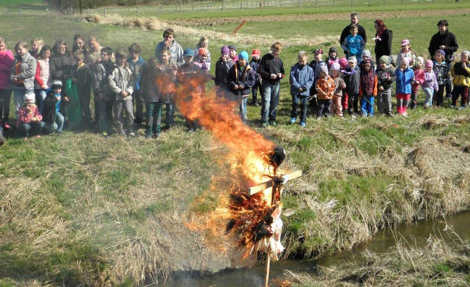 Oldřich Kudrna a Dominik Hejlek) zúčastnili okresního kola ve vybíjené, které se konalo v Kostelci nad Orlicí. Lhotecké družstvo skončilo na čtvrtém místě. Ve čtvrtek 20. března se někteří žáci 7.