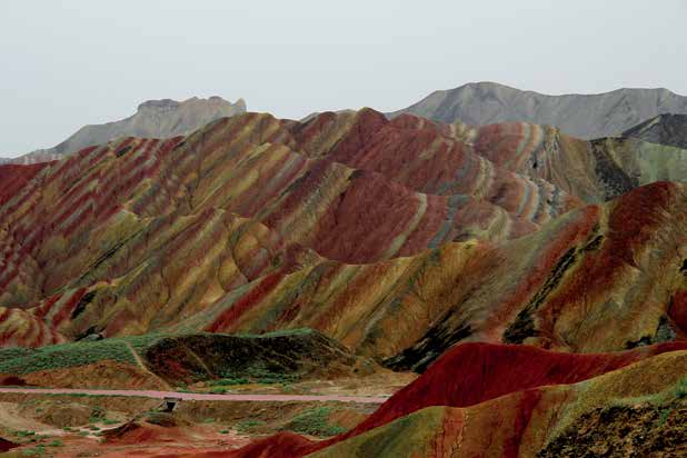 (( PŘÍRODNÍ DĚDICTVÍ Subtropická část Číny v Danxia Čínská Danxia (Tan-sia) se rozkládá v subtropické části jihozápadní Číny.