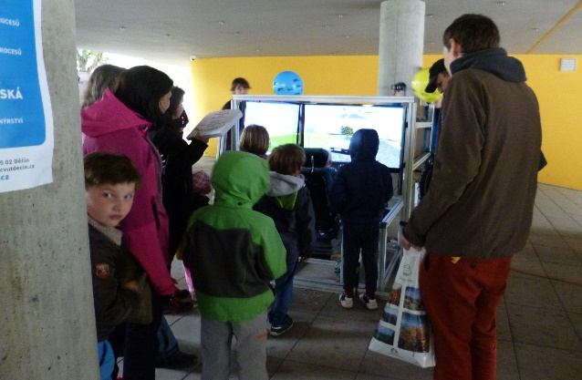 škol s cílem ukázat jim atraktivitu těchto technických oborů. Účast ČVUT FD na Veletrhu vědy v květnu 2015 v Praze-Letňanech byla cílena na studenty středních škol, ale i žáky ZŠ.