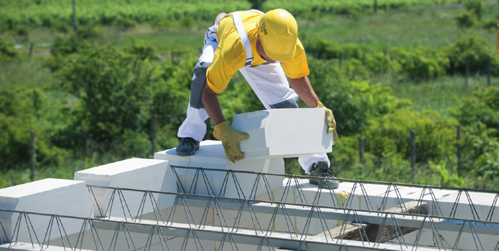 O přerušení betonáže může rozhodnout stavbyvedoucí, musí však rozhodnout také o