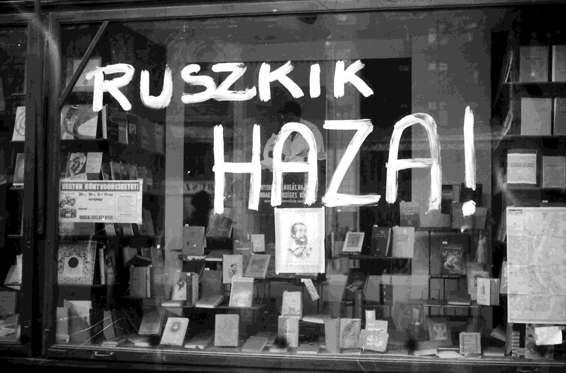 1964: v čele KSSS Leonid Iljič Brežněv => zhroucení jakýchkoli nadějí na reformy režimu 1968: vojensky potlačeno reformní hnutí v Československu Ruszkik haza! (Rusové, jděte domů!) slogan v Budapešti.