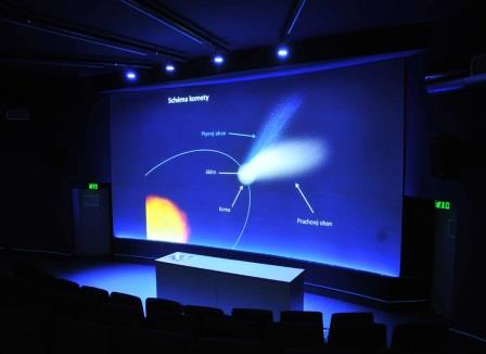soustavy. Přesto patří k nejkrásnějším úkazům na noční obloze. Jak komety doopravdy vypadají, odkud pocházejí a z čeho se skládají? Co se s nimi stane, když se přiblíží ke Slunci?