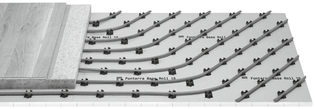 Fonterra - systémy plošného temperování R1 Fonterra Base Roll 15 Rolovatelné nopové desky se speciálními svorkami na trubky k upevnění trubek v libovolném směru pokládky.