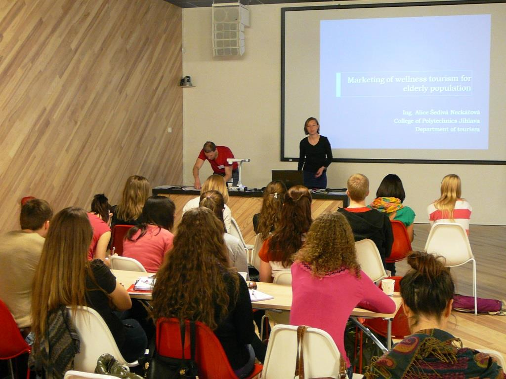 s tradiční estonskou saunou - a měli možnost si vše vyzkoušet, Lecture of medicinal herbs for wellness nad health procedures v obecním centru obce Kihlepa, Lecture on establishment of small and