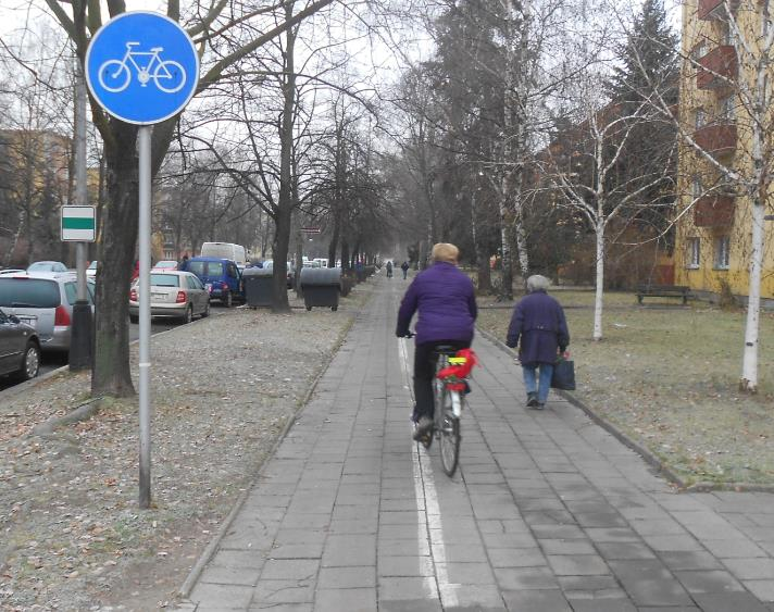 oddělení pěší a cyklistické části stezky - Velká Dlážka.