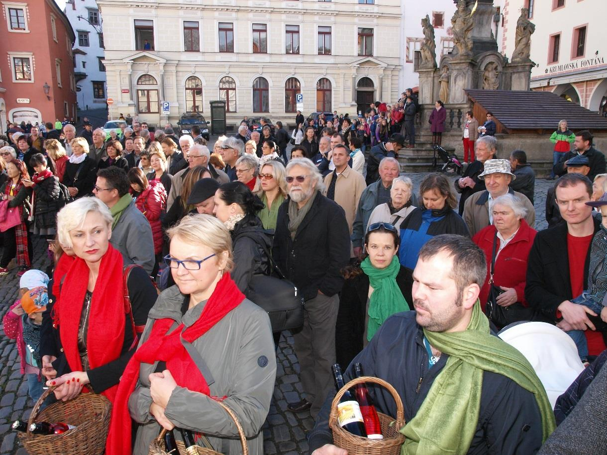 Festival byl zahájen tradičně založením další nové viničky tentokrát na terasách u Zahradního ateliéru Egona Schieleho.