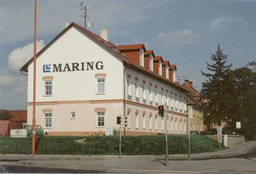 Obrázek 3 - Hlavní budova Zdroj: http://www.maring.cz Obrázek 4 - Výrobní hala Zdroj: Vlastní 4.