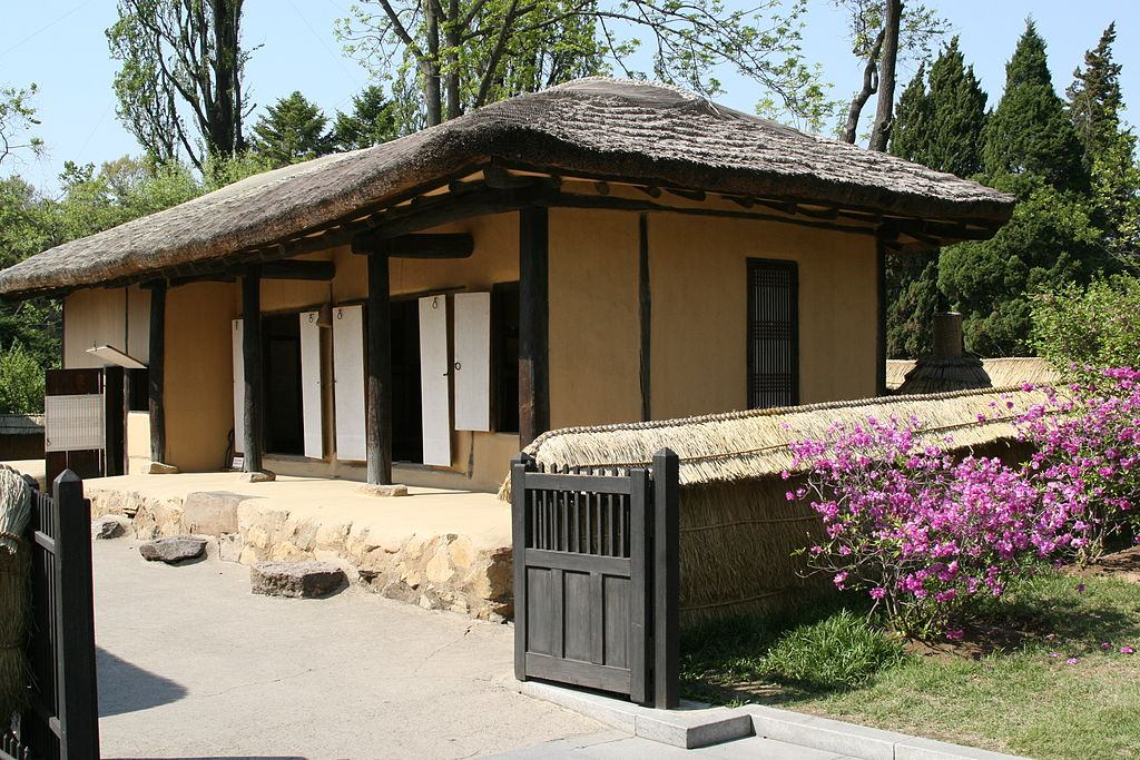 obr. 14 - Mangjŏngdä rodiště Kim Il-sŏnga, dostupné z: http://upload.wikimedia.