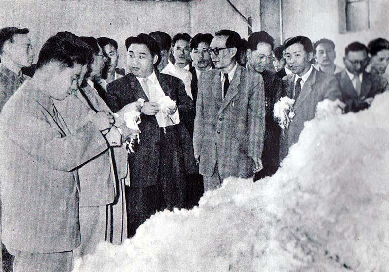 obr. 21 - Kim Il-sŏng národní myslitel, listopad 1945,