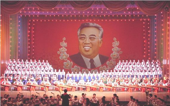 obr. 34 - Koncert severokorejské filharmonie, dostupné z: