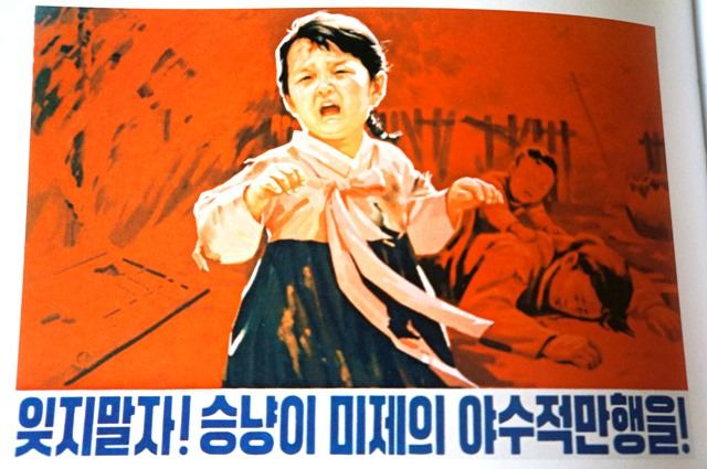 obr. 45 - Propagandistický plakát Nezapomeňme na krutosti amerických imperialistických vlků! ( 잊지말자!