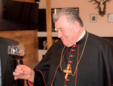 také kardinál Dominik Duka, který v Třebešově