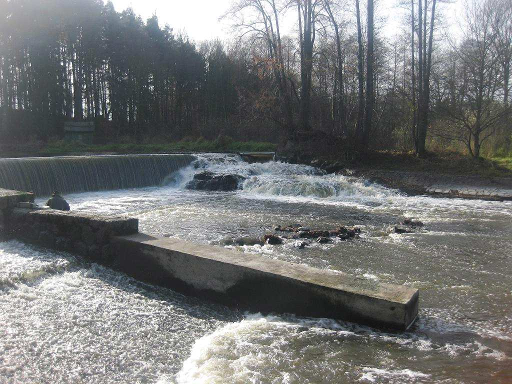 na levé straně balvanitý stupeň Pohled na