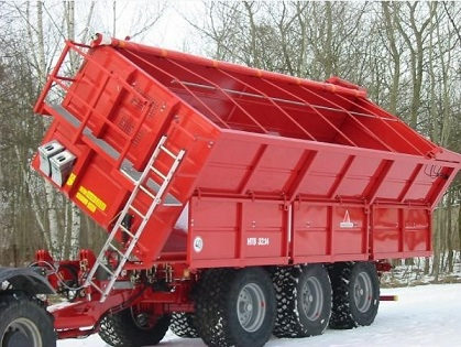 Bočnice je uložená na pantech, k jejímu zajištění slouží systém zavírání (centrální, nezávislý), ovládaný hydraulicky z kabiny traktoru, nebo manuálně na návěsu.