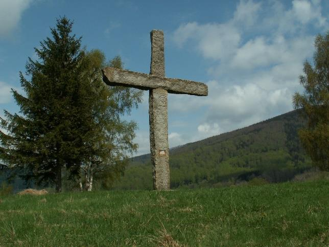 Kříž na červené turistické značce