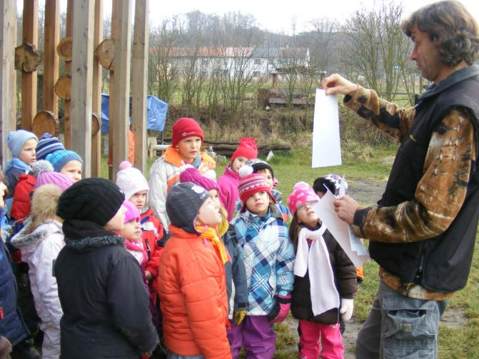 -3. roč. v tělocvičně školy Domek plný pohádek 26. 2. Výtvarná dílna ve družině Masopustní klobouky Březen 2013 1. 3.