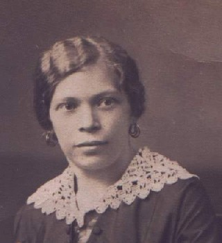 Marie Sklenářová * 14-5-1892 Mostkovice 36