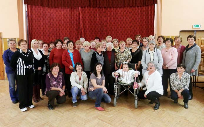 Bratrušovské seniorky Dne 2. prosince 2015 jsme ukončily letošní rok vánoční besídkou. Sešlo se kolem 40 členek.