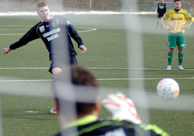 MLÁDEŽ Jako jediná z mládežnických týmů FK Baník Sokolov vstoupila do mistrovské soutěže U19, v krajském derby si připsala tři body za vítězství nad 1.FC Karlovy Vary. U19 ČESKÁ LIGA DOROSTU U19, 16.