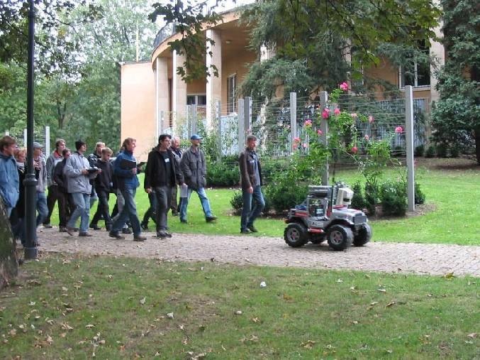 září 2008 V sobotu 20. září 2008 proběhl v okolí Planetária již 3. ročník soutěže autonomních robotů ROBOTOUR 2008 Robotika.cz outdoor delivery challenge.