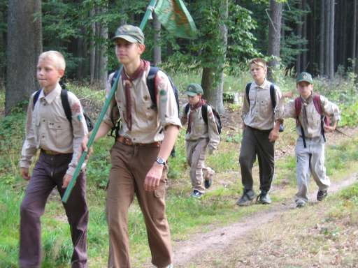 V roce 2004 bylo členy Junáka 33 722 mladých lidí, z toho 18 119 chlapců a 15 603 dívek. Program v každé skupině je vyladěn tak, aby odpovídal představám, zájmům a potřebám daného věku.