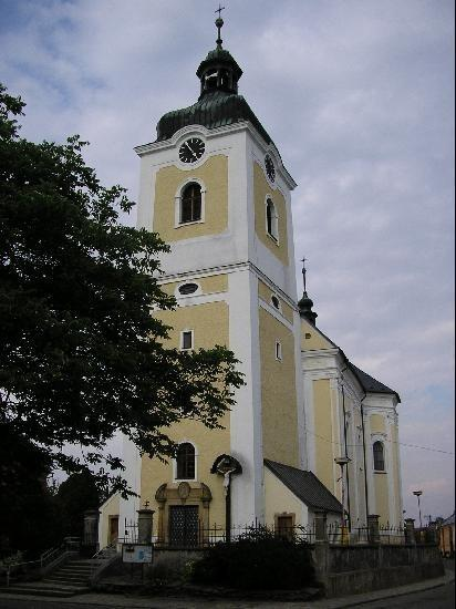 Fabiána a Šebestiána v Pěnčíně, boží muka v Čelechovicích na Hané), památníky (památník obětem 1. a 2. sv. války v Lešanech, pomník obětem světových válek v Lutíně), sochy (např.