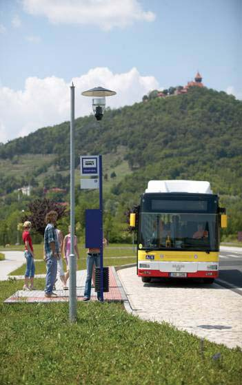 Základní informace o výkonu a rozsahu odbavovacího systému Počet cestujících za rok: 32 000 000 Počet vozidel (bus+tram):