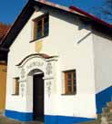 Výlet můžete zahájit prohlídkou Vlastivědného muzea v Kyjově (na Palackého ulici) s archeologickou, etnografickou a přírodovědnou stálou expozicí a expozicí Příroda Kyjovska (přírodovědná sbírka