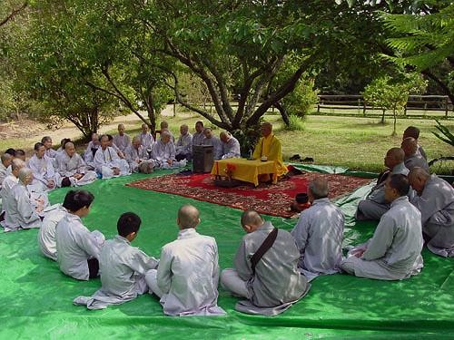 ZE ŽIVOTA BUDDHISTICKÝCH MNICHŮ