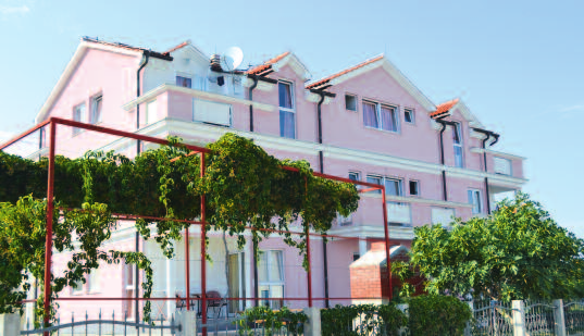15% VODICE apartmány adriatic Moc hezký apartmánový dům se nachází v klidné vilové části Vodice, v blízkosti hotelu Jadran Plavi.